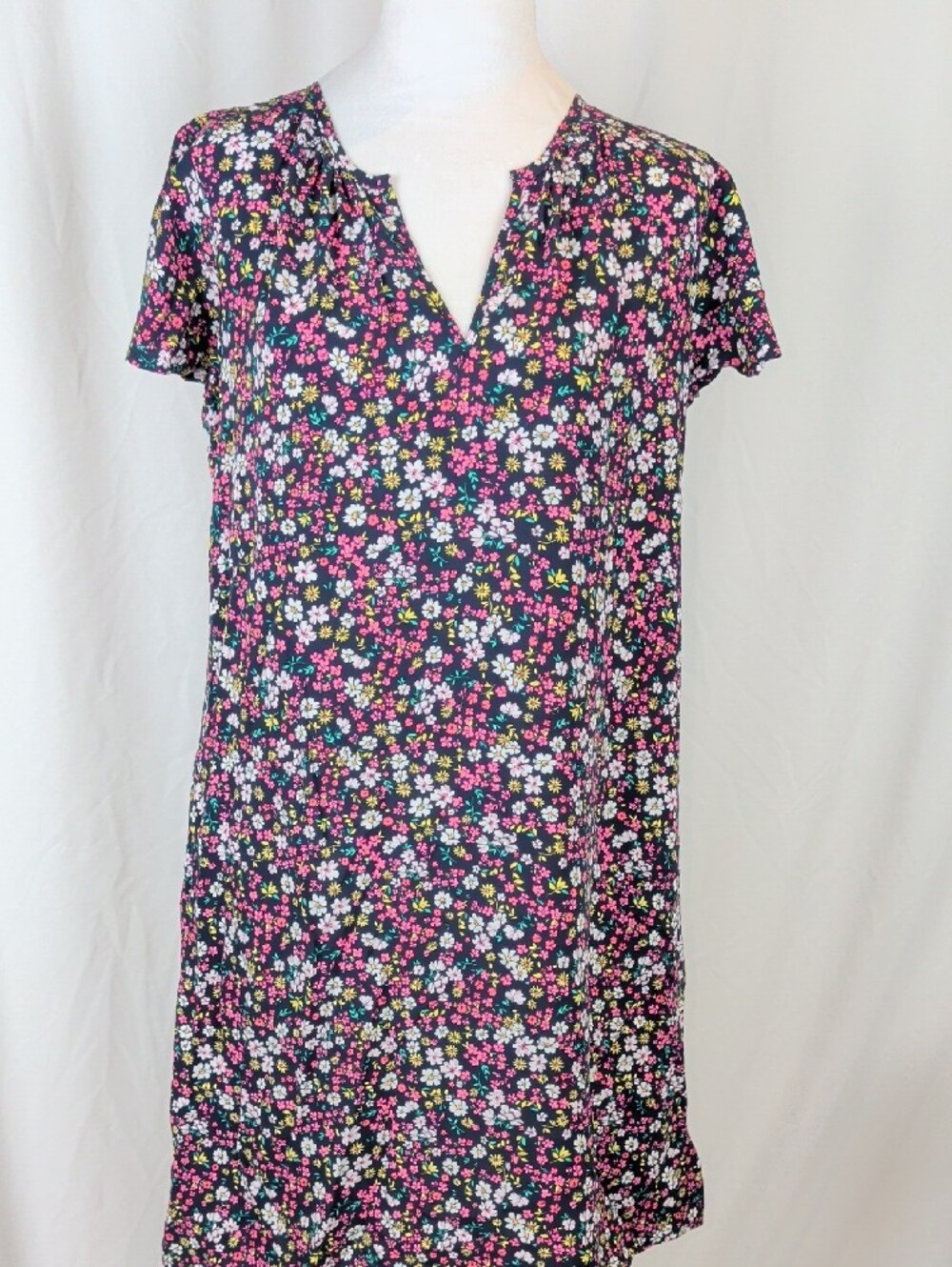 NWT Gap Floral Rayon V-Neck Dress with Pockets Size Small